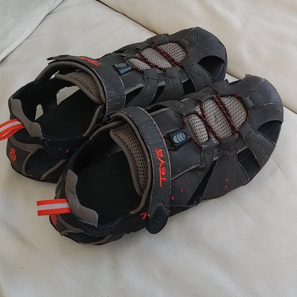 Teva Men's size 8 Dozer water sandals